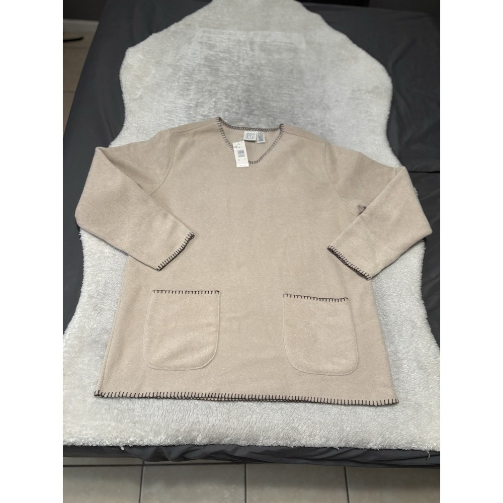 New Field Gear Women's Oatmeal Sweater Size Medium‎ V Neck NWT